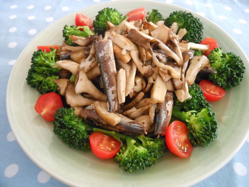 ブロッコリーのきのこ＆サーディンがけ