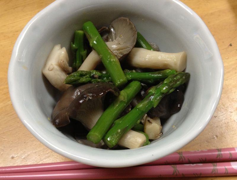 きのことアスパラのからし醤油和え