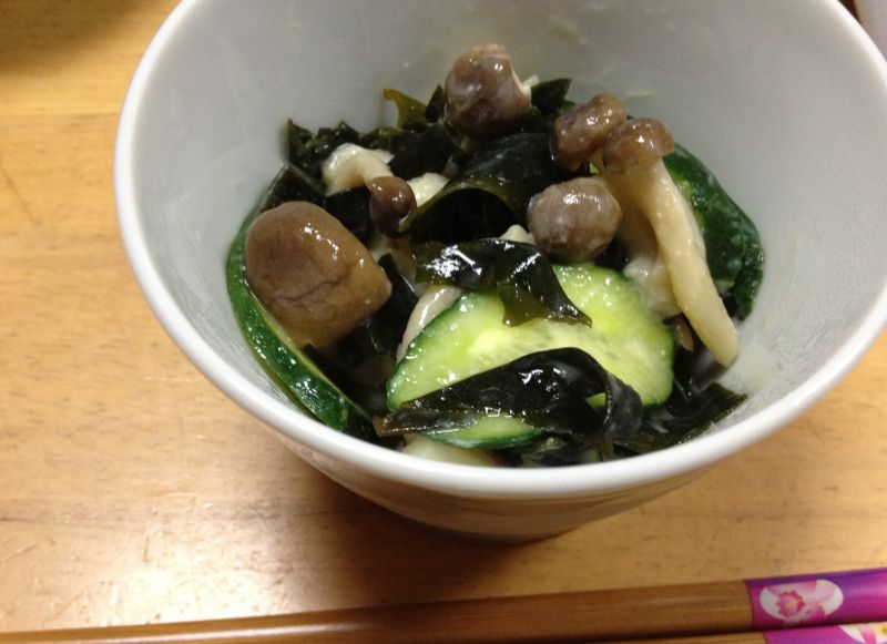 しめじとわかめの酢みそ和え