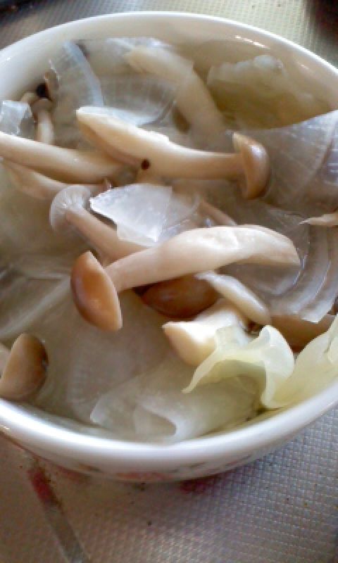 ブナシメジと大根のスープ