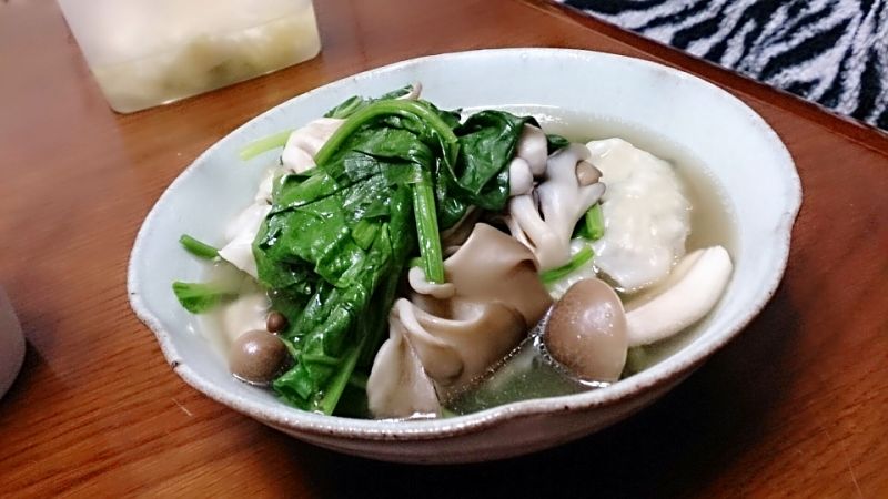 きのこと餃子のプリプリシャキシャキスープ