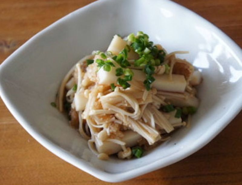 かまぼことえのきのしょうが醤油和え