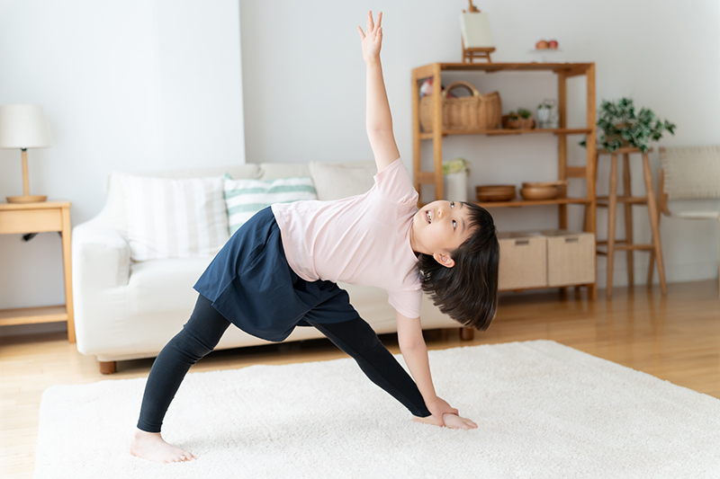 急増！子どもの“スマホ首・肩こり”を予防するストレッチ