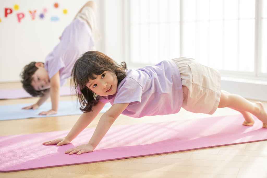 子どもの“良い姿勢”は体幹がカギ!姿勢の崩れを防ぐ体幹トレーニング