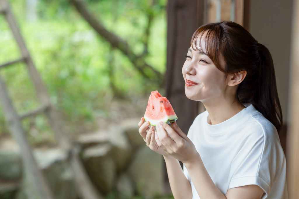 冷たいものがおいしく感じる夏。“巡り”を整え元気を支えるツボをピックアップ!