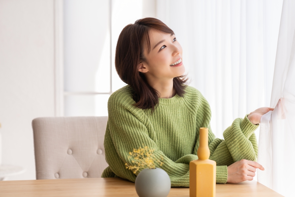 コツは“光に役割を持たせる”こと。自然光や照明を暮らしに活かすヒント