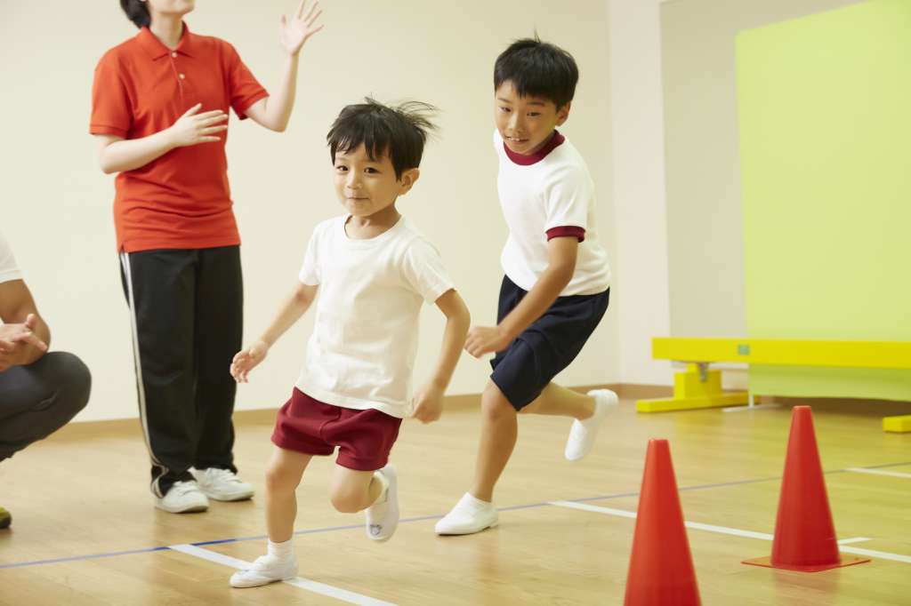 速く走るコツは “体幹”にアリ！腕振りが上達する体幹トレーニングとは？