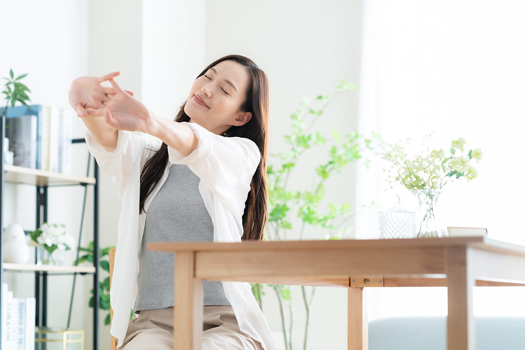 冬の肩こりの原因とは？温活にも役立つ「きのこ」で巡りの良い身体に