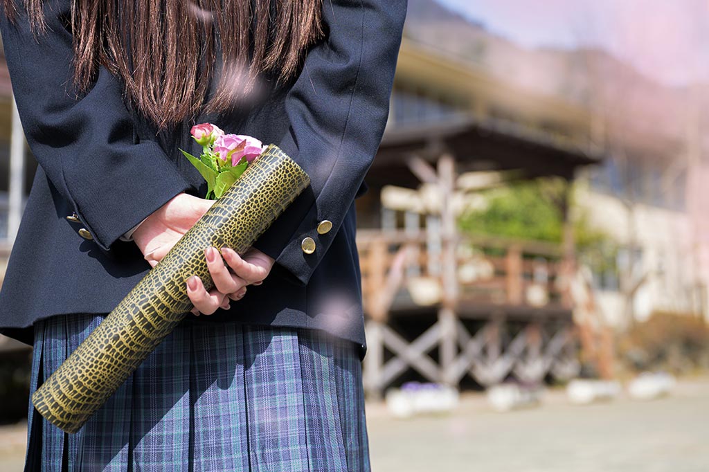 【旅立ち】新たな世界へ一歩踏み出す春。その背中を優しく押す年代別ソング