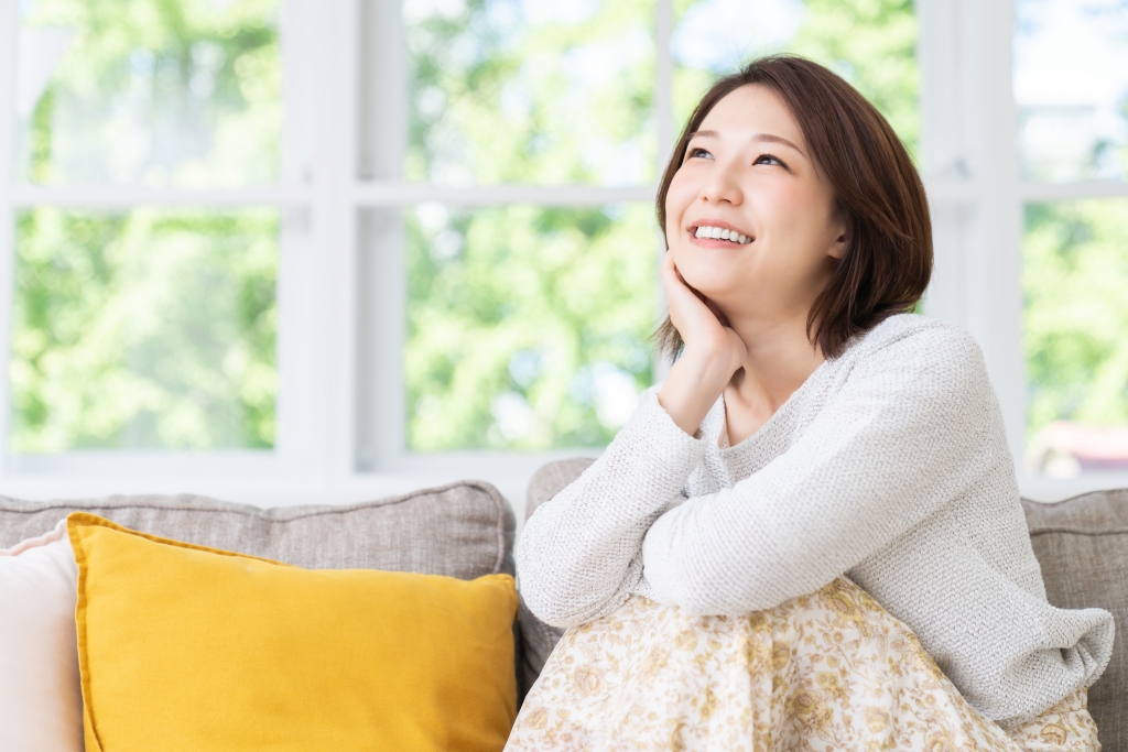 明るい表情で印象アップ！“目の疲れ”と“顔のくすみ”をケアするツボ4選