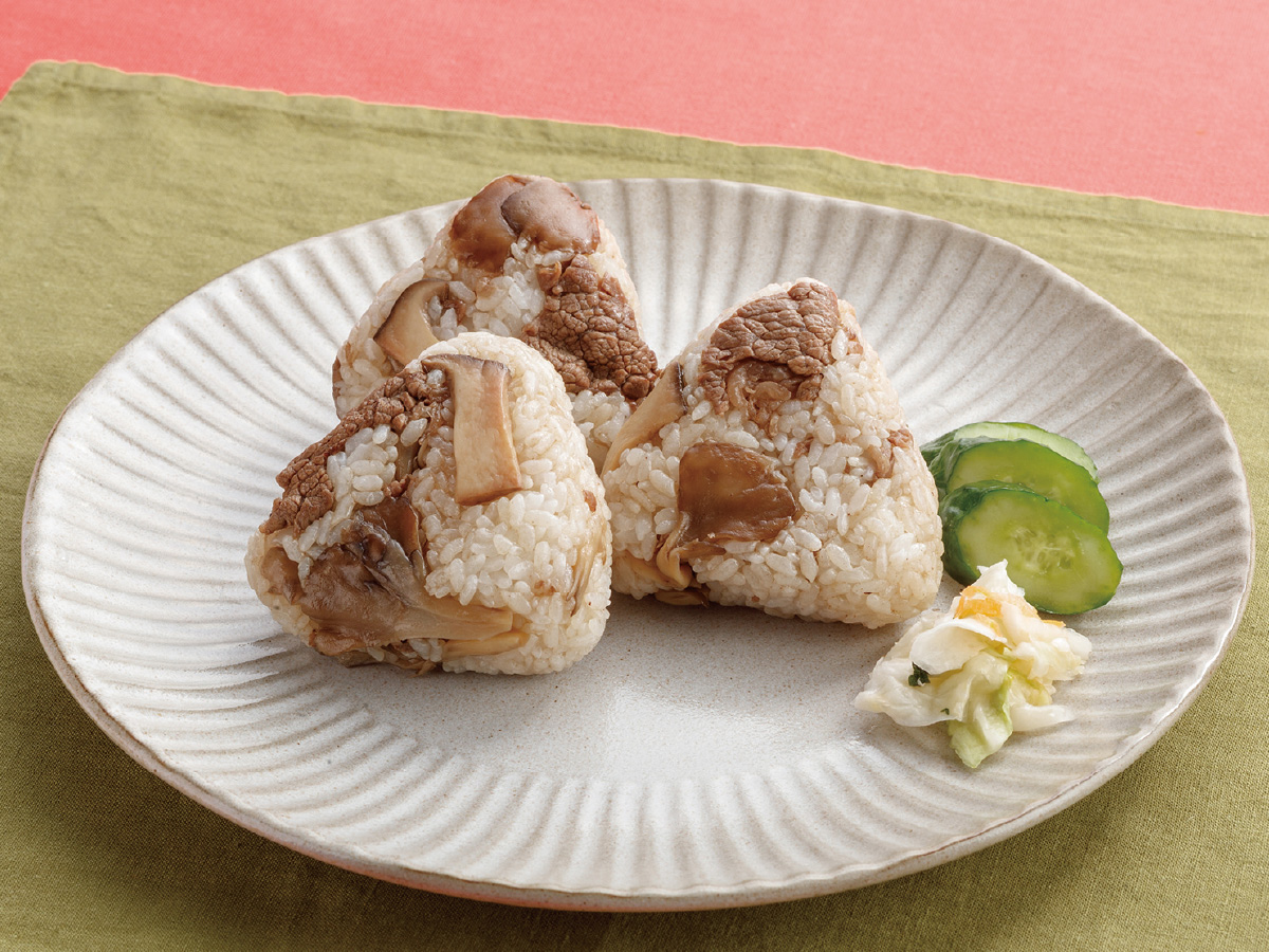 きのこと牛肉の混ぜご飯にぎり【2024-6-17】