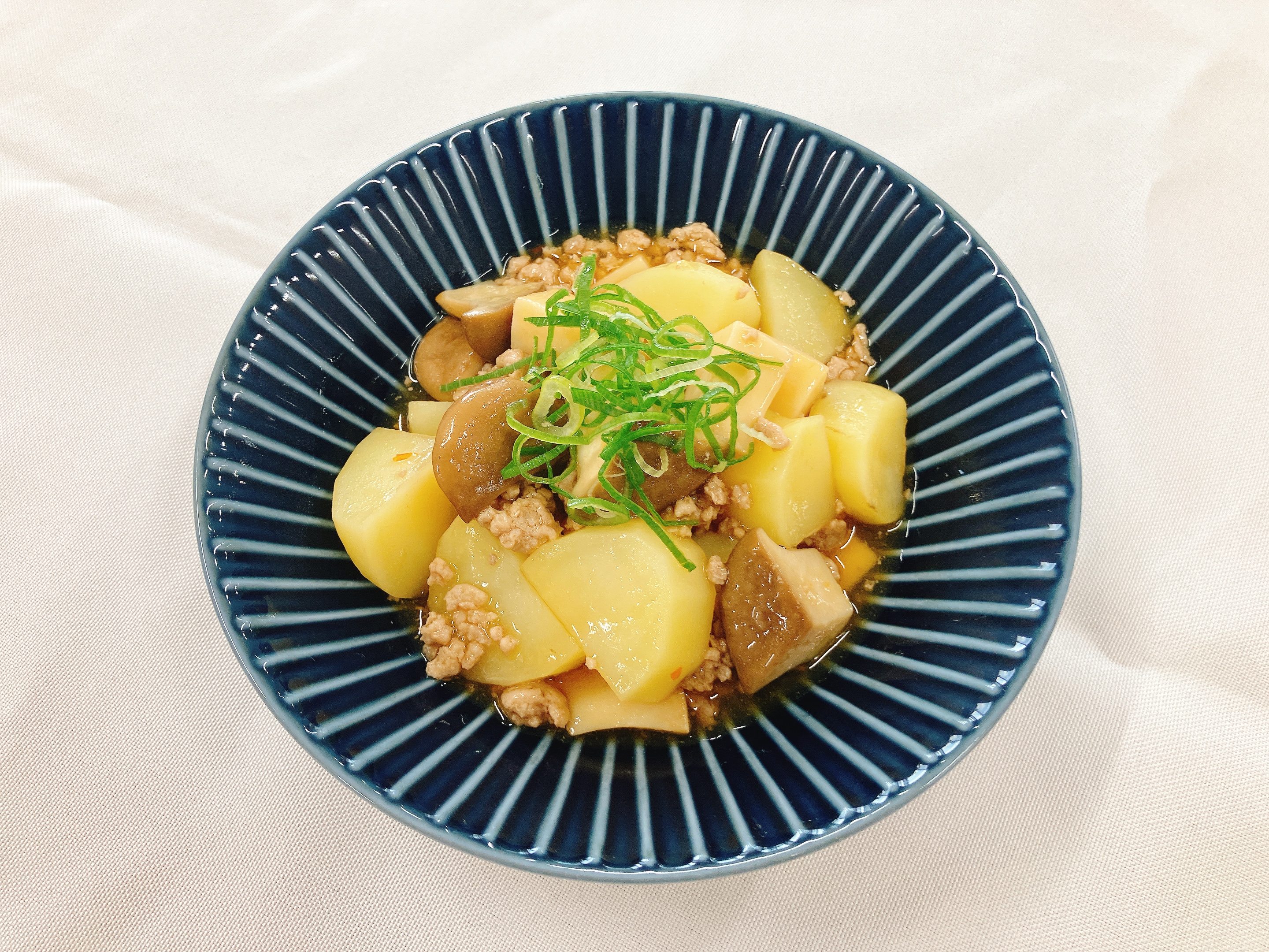 エリンギとじゃがいものピリ辛そぼろ煮