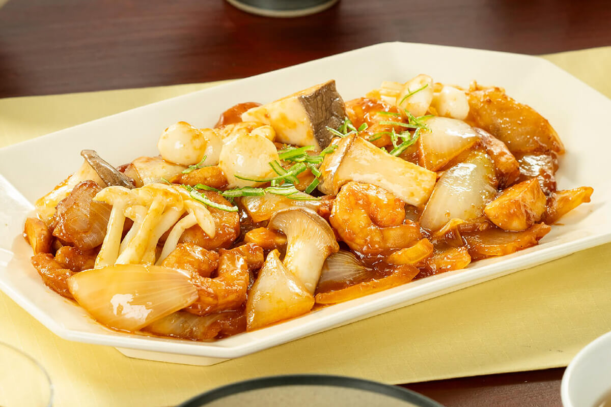 きのこと新玉ねぎの海老チリソース