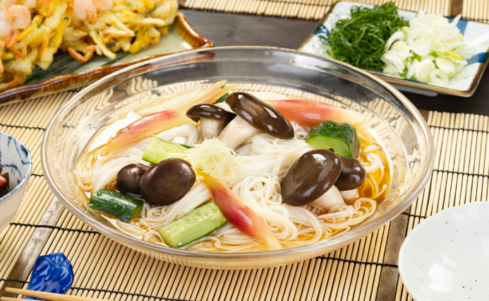 霜降りひらたけの冷やしそうめん