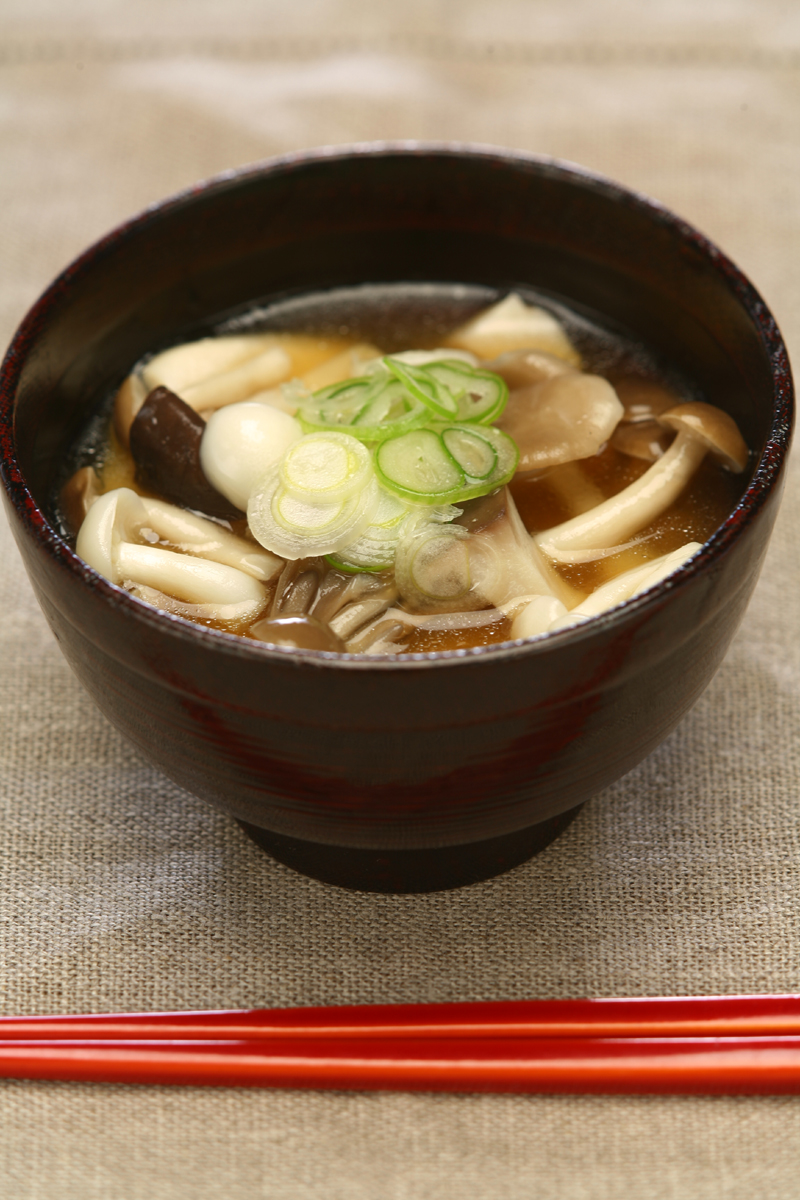 おふくろの味きのこ味噌汁
