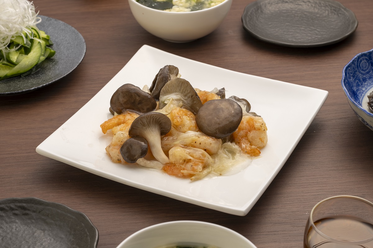 霜降りひらたけと海老の塩炒め
