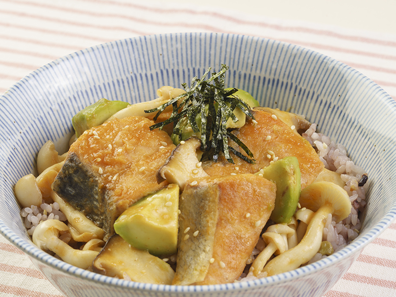 きのことサーモンの彩り丼