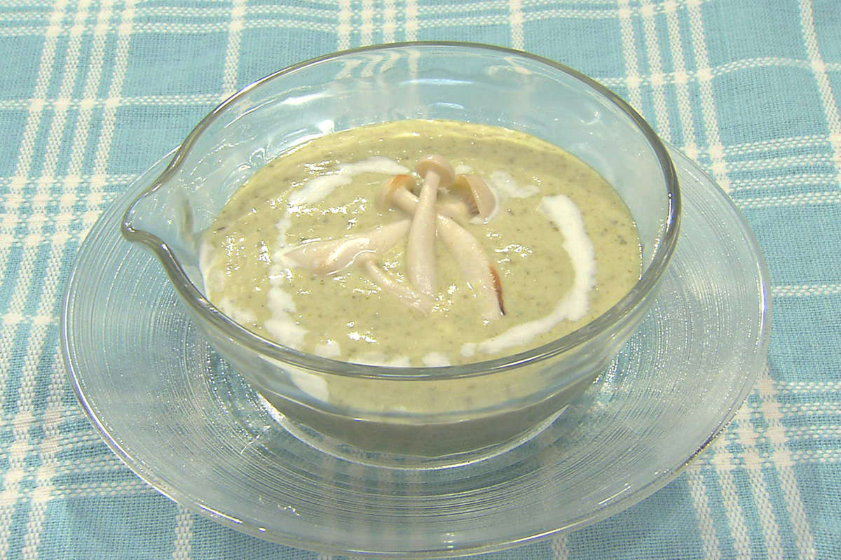 枝豆の冷製スープ 〜ブナピーを添えて〜