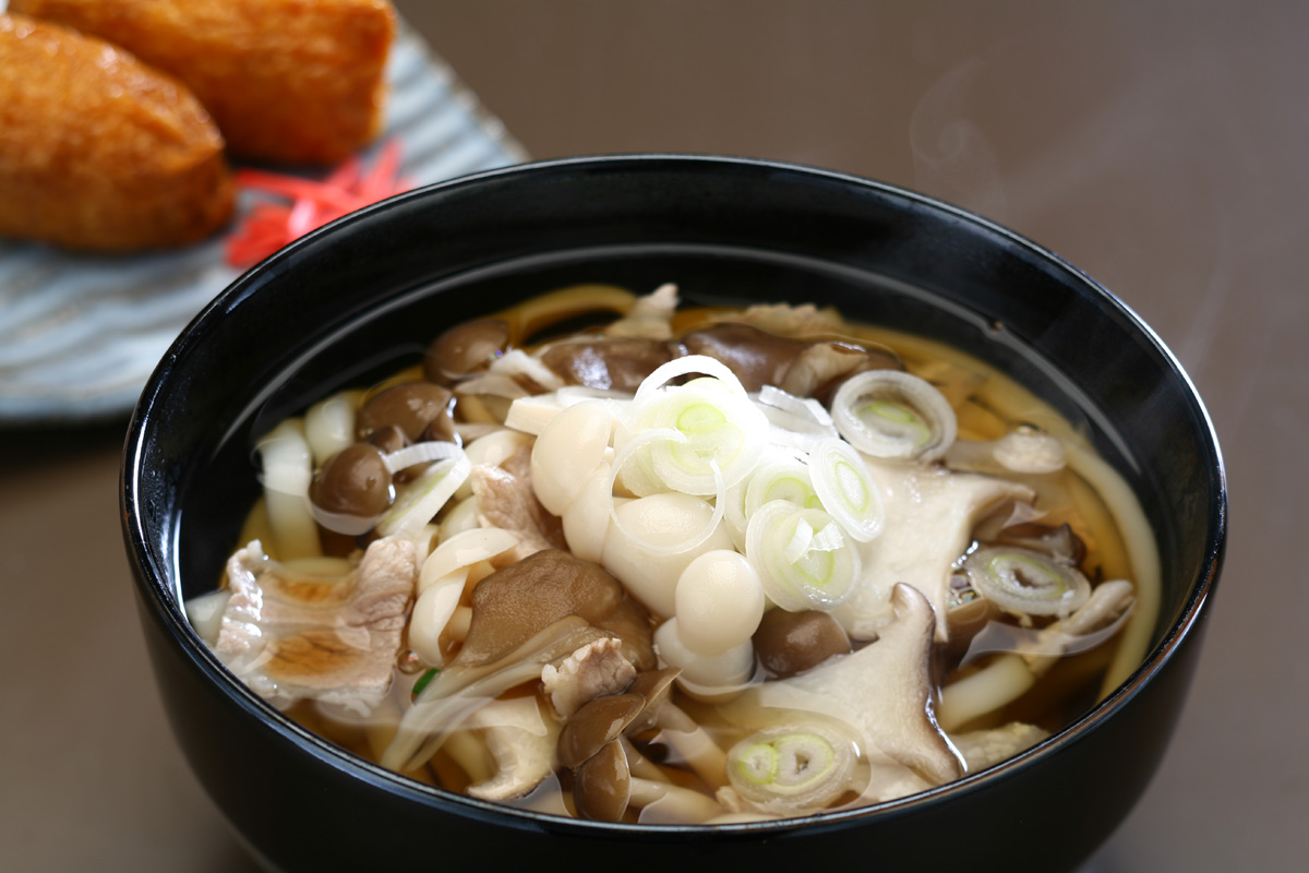 きのこ肉うどん（関東風）