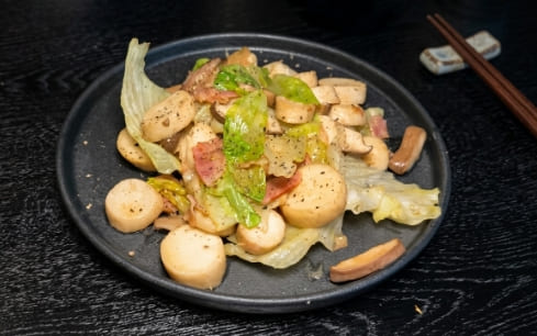 エリンギとベーコンとレタスのマヨネーズ炒め