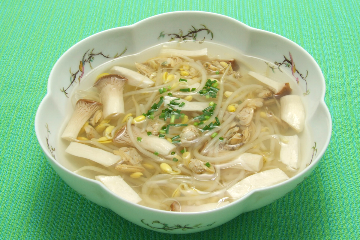 きのことあさりのうま味たっぷりスープ