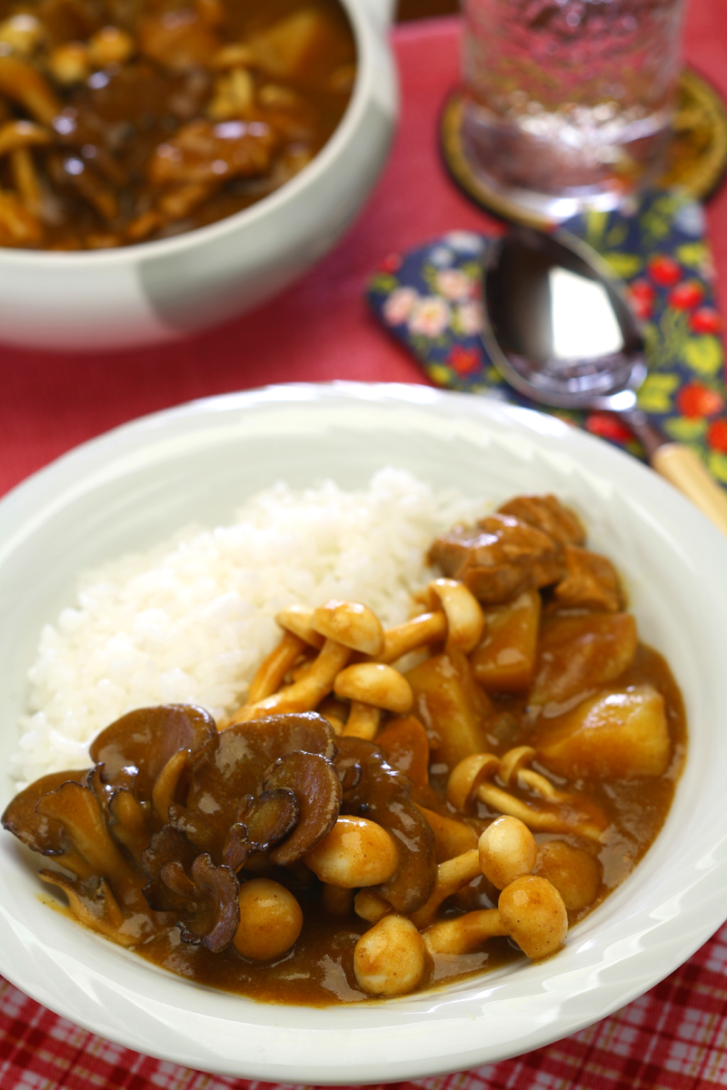 たっぷりきのことじゃがいものカレー