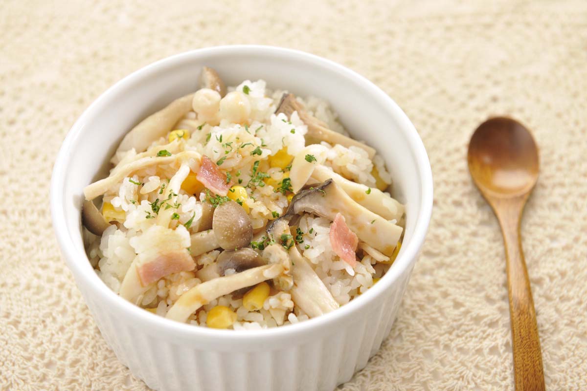 きのこの洋風炊き込みご飯 〜バターしょうゆ風味〜