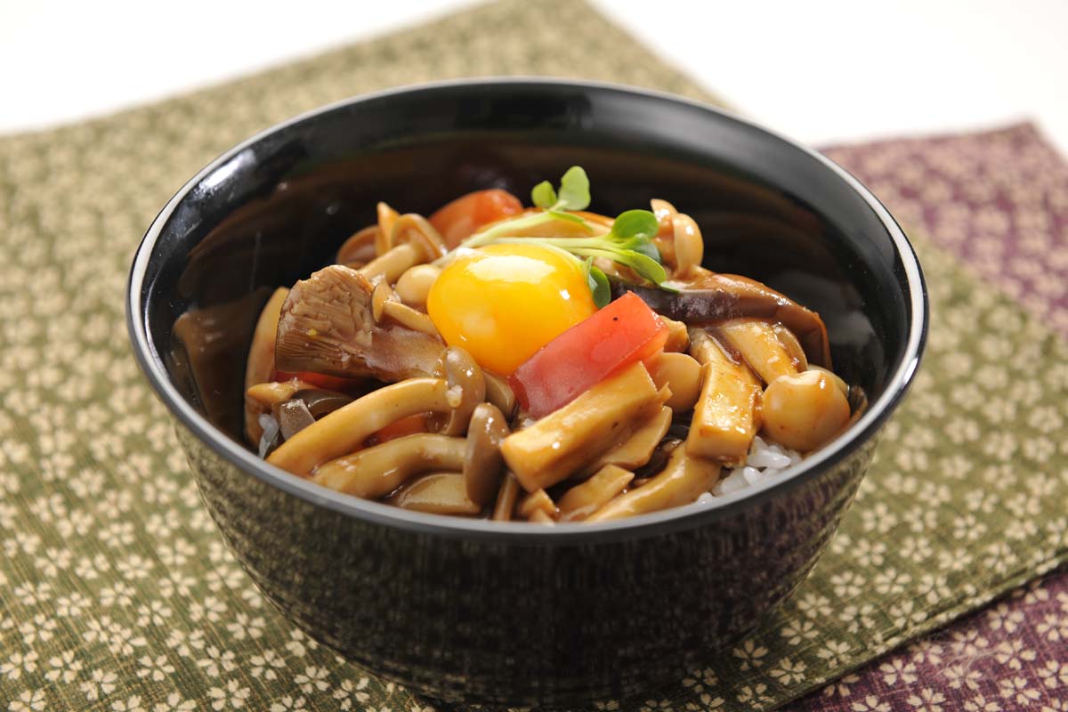 簡単!きのことなすのマーボーたまご丼