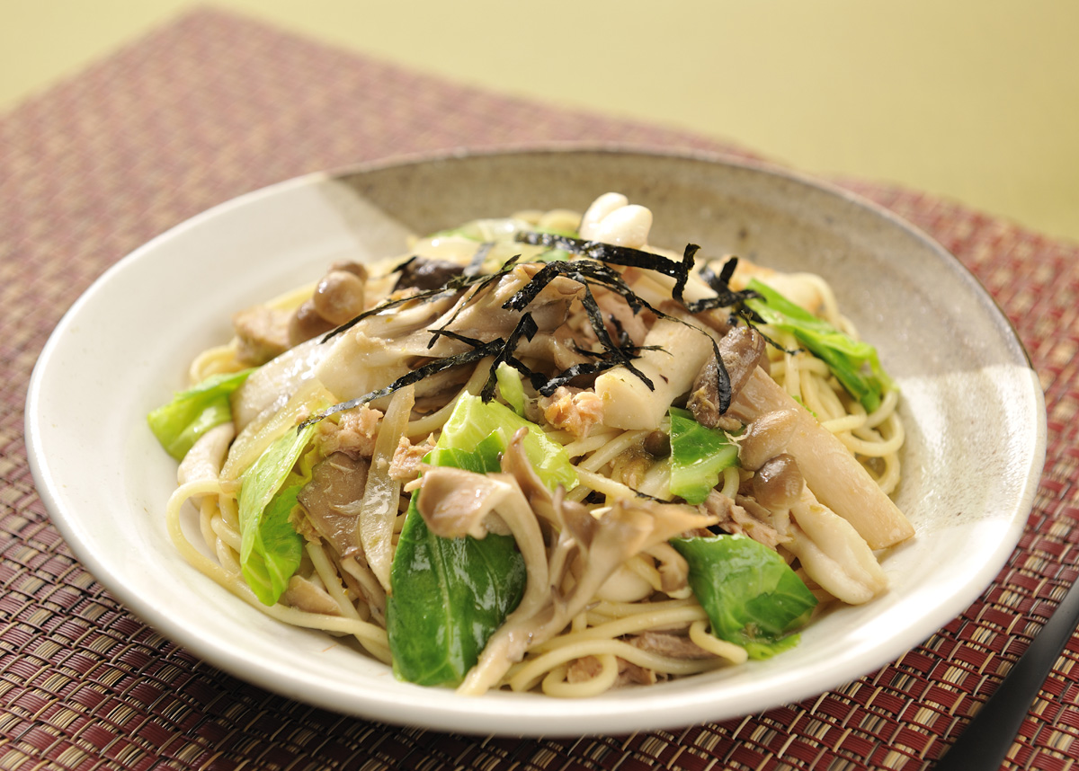 キャベツときのこ、ツナの柚子胡椒パスタ
