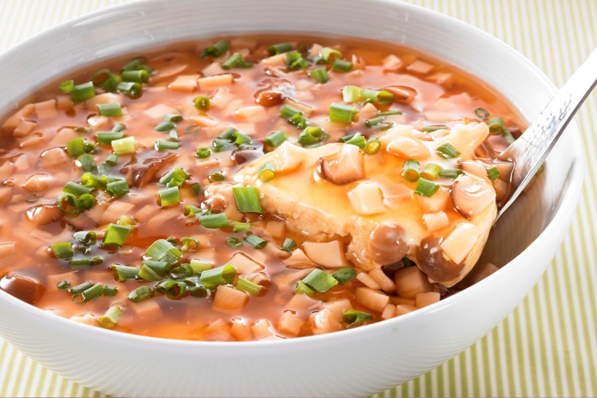 レンジでカンタン♪きのこと豆腐のふんわり卵♪甘酢あんかけ