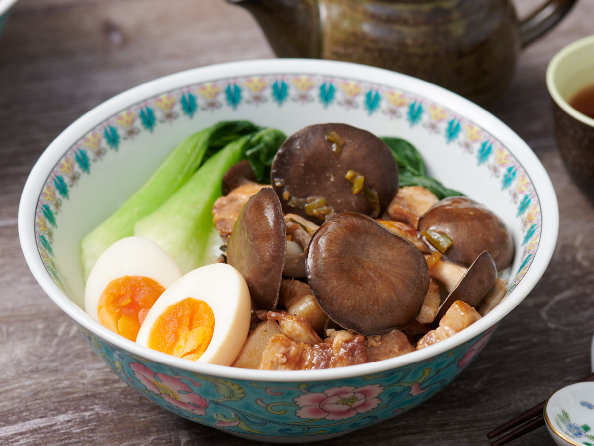 霜降りひらたけの魯肉飯