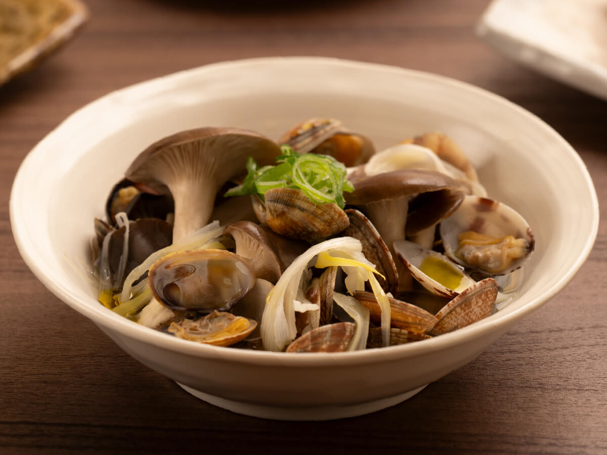 霜降りひらたけと浅利のねぎ蒸し