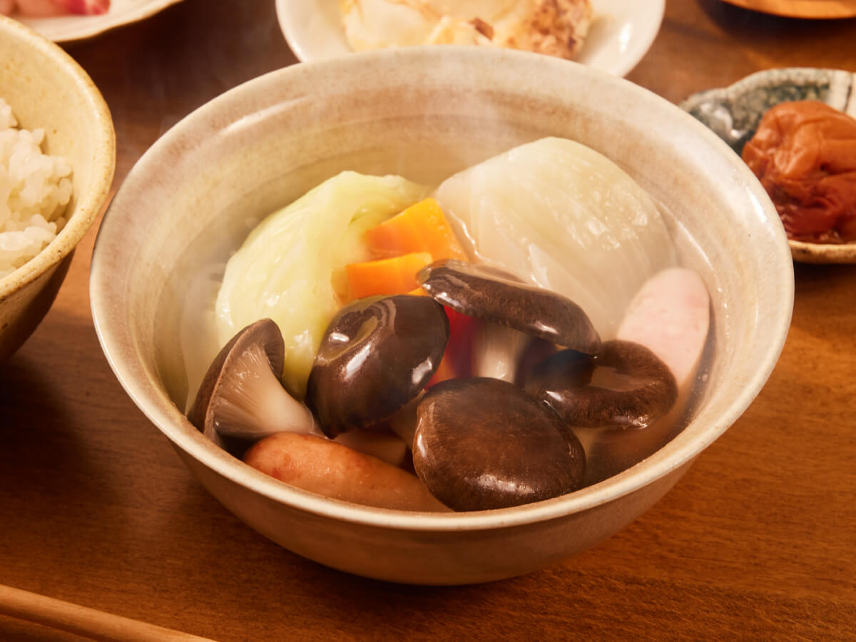 霜降りひらたけと野菜のコンソメスープ
